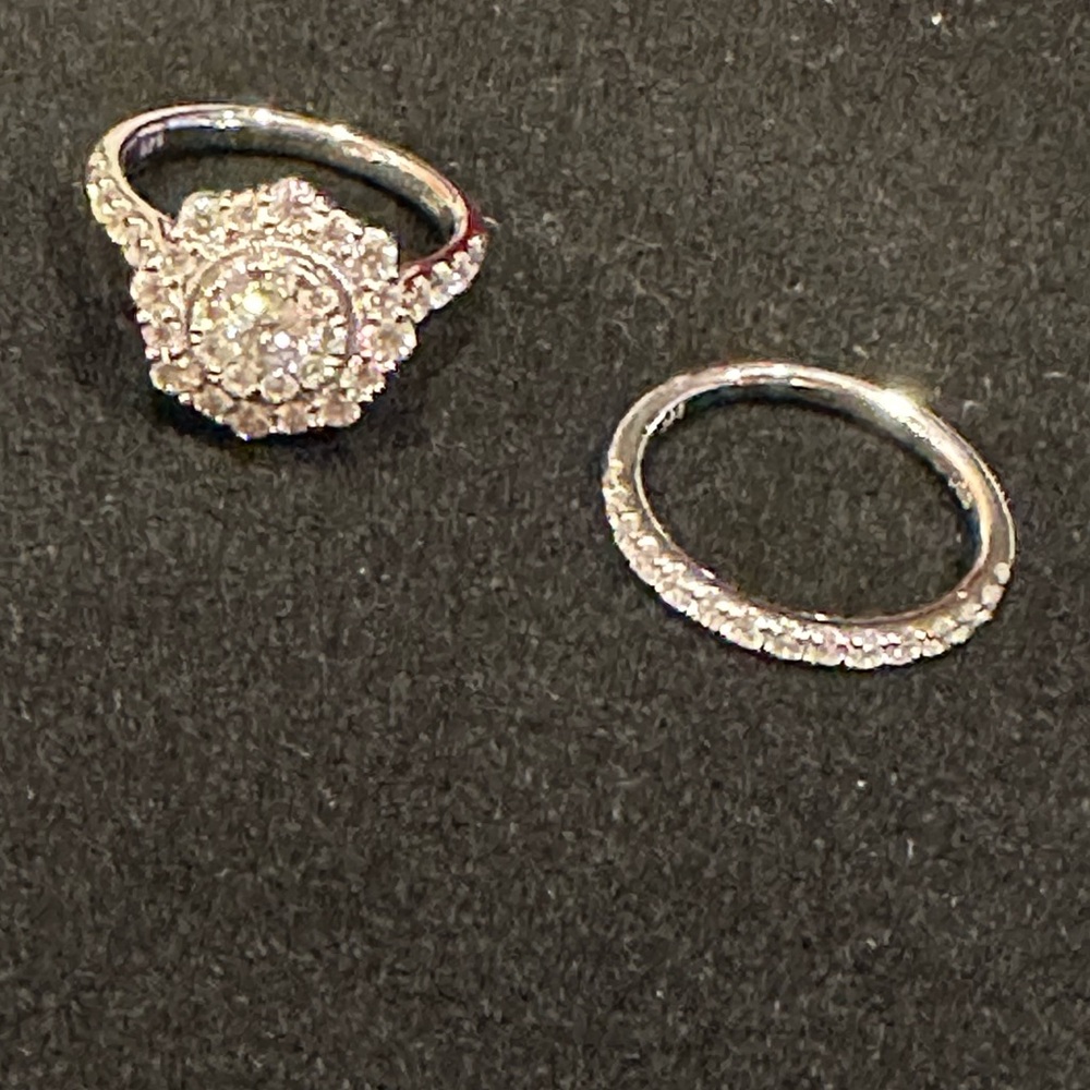 NEW 2 piece Bridal Diamond set
Size 7